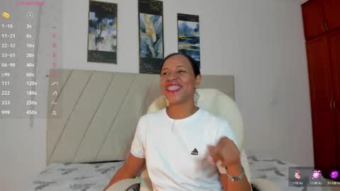 samaraa_smith1 online show from 04/24/26, 12:07