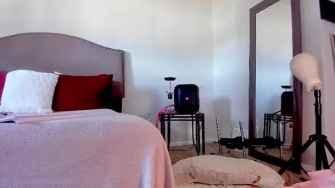 Snapshot of samatha1998 chatting on 11/02/25, 03:58 Yaya online show from 11/02/25, 03:58