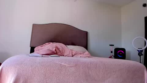 Snapshot of samatha1998 chatting on 11/03/25, 06:31 Yaya online show from 11/03/25, 06:31