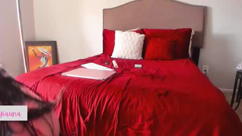 Snapshot of samatha1998 chatting on 11/19/25, 05:46 Yaya online show from 11/19/25, 05:46