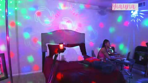 Snapshot of samatha1998 chatting on 11/22/25, 06:34 Yaya online show from 11/22/25, 06:34