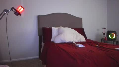 Snapshot of samatha1998 chatting on 11/26/25, 10:49 Yaya online show from 11/26/25, 10:49