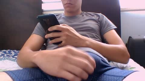 Snapshot of samblaze_21 chatting on 04/01/26, 12:50 samblade online show from 04/01/26, 12:50