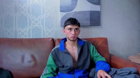 Snapshot of samevans_ chatting on 12/21/24, 04:57 Sam online show from 12/21/24, 04:57