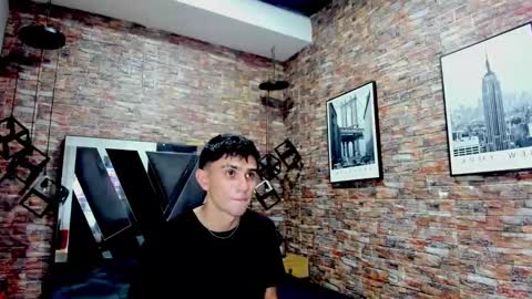 Snapshot of samevans_ chatting on 01/05/25, 01:36 Sam online show from 01/05/25, 01:36