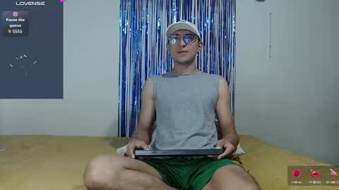 Snapshot of samfox_ chatting on 09/16/25, 11:11 SAM online show from 09/16/25, 11:11