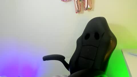 Snapshot of samikiulers chatting on 12/21/24, 11:56 Sami online show from 12/21/24, 11:56