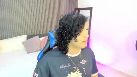 Snapshot of sammybrunette1 chatting on 06/14/26, 11:07 Axel online show from 06/14/26, 11:07