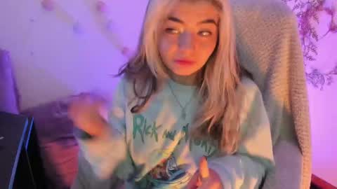 Snapshot of sammysammy_ chatting on 12/03/24, 01:30 online show from 12/03/24, 01:30
