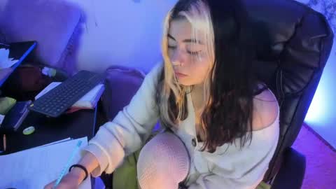 Snapshot of sammysammy_ chatting on 02/11/25, 06:40 online show from 02/11/25, 06:40