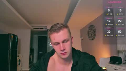 Snapshot of samuel_andrew chatting on 10/10/25, 04:44 Samuel online show from 10/10/25, 04:44