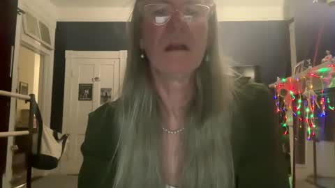 Snapshot of samuelsometimes chatting on 01/20/25, 11:10 Samuel or Samantha online show from 01/20/25, 11:10