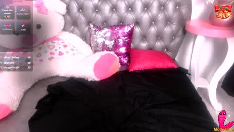 Snapshot of samy__milf chatting on 12/27/24, 01:11 Sammy online show from 12/27/24, 01:11