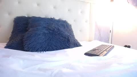 Snapshot of samy_moore14 chatting on 11/20/25, 02:39 S A M A N T H A online show from 11/20/25, 02:39