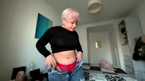 Snapshot of samymoon3 chatting on 11/01/25, 05:04 Samymoon online show from 11/01/25, 05:04