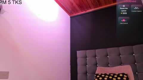 Snapshot of samypink_ chatting on 03/10/25, 06:49 samy online show from 03/10/25, 06:49