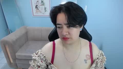 Snapshot of samythomas_t chatting on 12/17/25, 02:28 samythomas_t online show from 12/17/25, 02:28