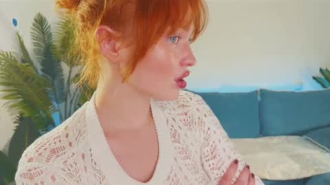 Snapshot of sanda_red chatting on 10/15/25, 01:33 Sanda3 online show from 10/15/25, 01:33