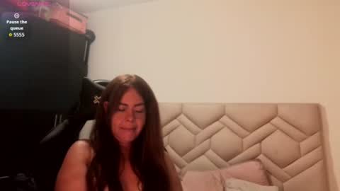 Snapshot of sanddi_milff chatting on 06/18/26, 01:28 Sanddi online show from 06/18/26, 01:28