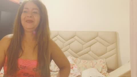 Snapshot of sanddi_milff chatting on 07/05/26, 10:44 Sanddi online show from 07/05/26, 10:44