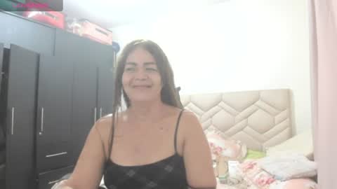 Snapshot of sanddi_milff chatting on 07/18/26, 07:17 Sanddi online show from 07/18/26, 07:17