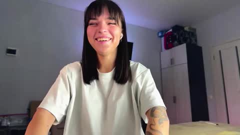 Snapshot of sandeemasri chatting on 12/03/25, 09:51 Lola online show from 12/03/25, 09:51