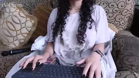 Snapshot of sandi_blue_ chatting on 04/11/26, 02:43 sandi online show from 04/11/26, 02:43