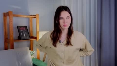 Isabel but you can call me Bella online show from 11/06/25, 12:55