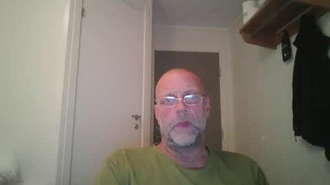 sandnesrune523 online show from 11/18/25, 06:45