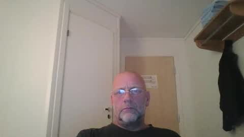 Snapshot of sandnesrune523 chatting on 12/16/25, 04:56 sandnesrune523 online show from 12/16/25, 04:56