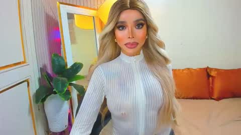 Snapshot of sandra_hornball chatting on 12/15/25, 04:22 Sandra Hornball online show from 12/15/25, 04:22