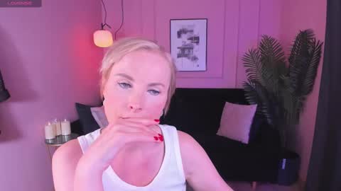 Snapshot of sandra_kind chatting on 01/26/25, 12:01 Sandra online show from 01/26/25, 12:01