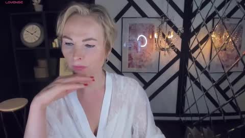 Snapshot of sandra_kind chatting on 01/28/25, 05:32 Sandra online show from 01/28/25, 05:32