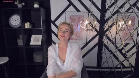 Snapshot of sandra_kind chatting on 01/29/25, 09:01 Sandra online show from 01/29/25, 09:01