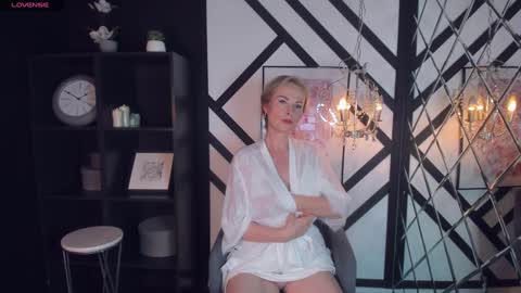 Snapshot of sandra_kind chatting on 01/30/25, 08:11 Sandra online show from 01/30/25, 08:11