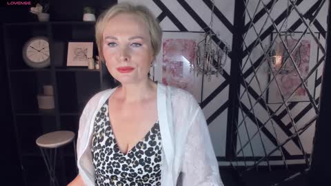 Snapshot of sandra_kind chatting on 02/08/25, 05:51 Sandra online show from 02/08/25, 05:51