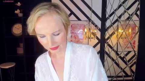 Snapshot of sandra_kind chatting on 02/10/25, 11:57 Sandra online show from 02/10/25, 11:57