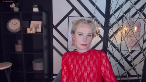 Snapshot of sandra_kind chatting on 02/11/25, 11:43 Sandra online show from 02/11/25, 11:43