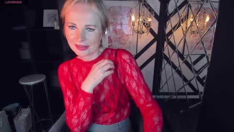 Snapshot of sandra_kind chatting on 02/15/25, 12:11 Sandra online show from 02/15/25, 12:11