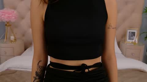 Snapshot of sandrazoe chatting on 09/29/25, 04:28 San online show from 09/29/25, 04:28