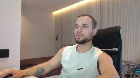 Snapshot of sandro_best chatting on 02/04/25, 11:27 DeAlex online show from 02/04/25, 11:27