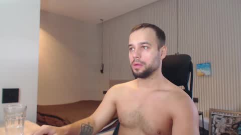 Snapshot of sandro_best chatting on 02/05/25, 09:46 DeAlex online show from 02/05/25, 09:46