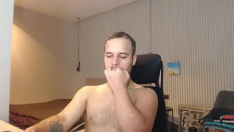 Snapshot of sandro_best chatting on 02/05/25, 12:49 DeAlex online show from 02/05/25, 12:49