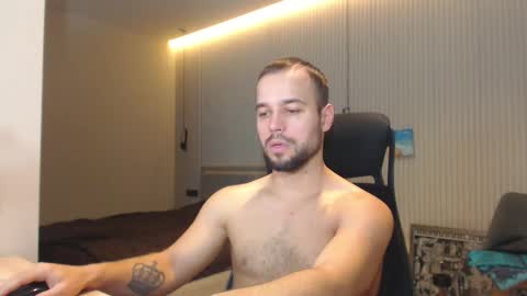 Snapshot of sandro_best chatting on 02/06/25, 12:48 DeAlex online show from 02/06/25, 12:48