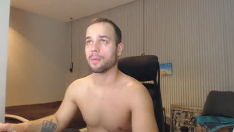 Snapshot of sandro_best chatting on 02/08/25, 09:13 DeAlex online show from 02/08/25, 09:13