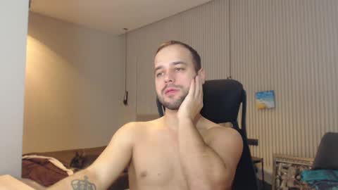 Snapshot of sandro_best chatting on 02/10/25, 09:47 DeAlex online show from 02/10/25, 09:47