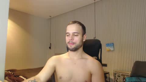 Snapshot of sandro_best chatting on 02/10/25, 05:41 DeAlex online show from 02/10/25, 05:41