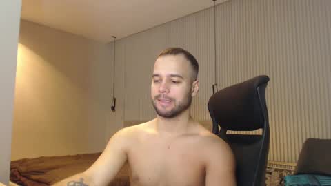 Snapshot of sandro_best chatting on 02/11/25, 10:15 DeAlex online show from 02/11/25, 10:15