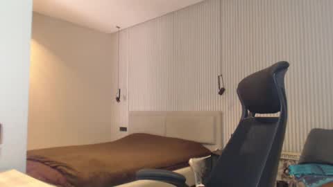 Snapshot of sandro_best chatting on 02/12/25, 10:14 DeAlex online show from 02/12/25, 10:14