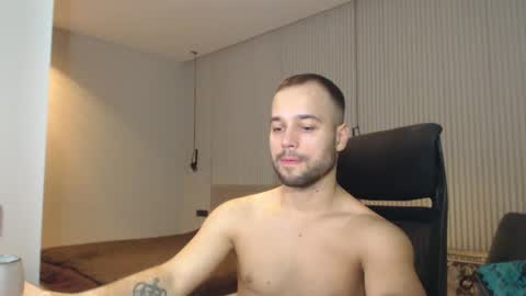 Snapshot of sandro_best chatting on 02/12/25, 01:16 DeAlex online show from 02/12/25, 01:16